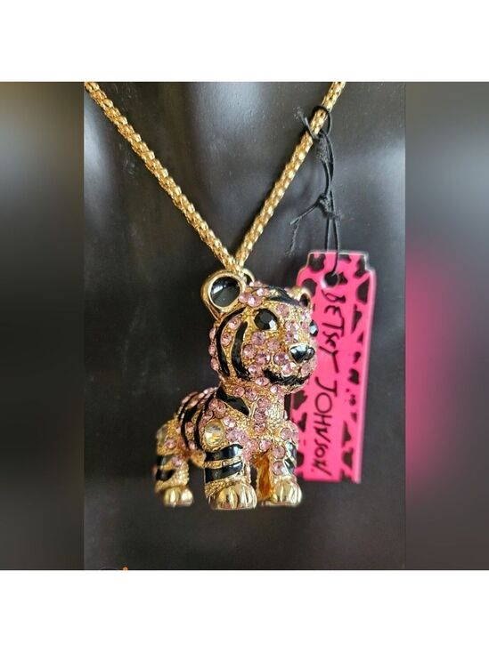 Betsey Johnson Other - Betsey Johnson Black Enamel&Gold tone 3D Tiger Pendant On Goldtone Necklace 24"